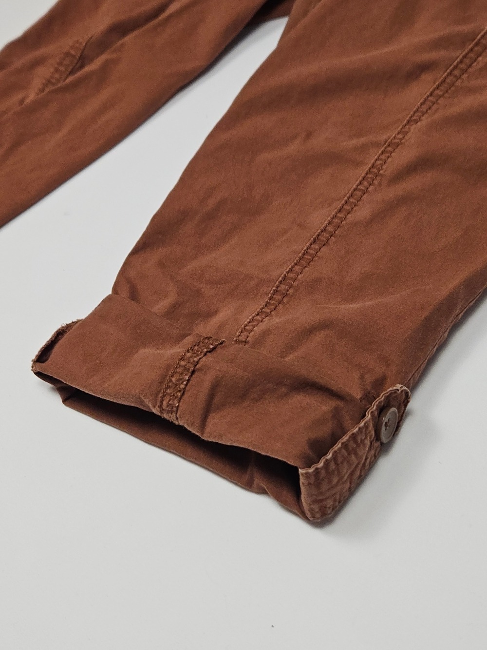 5/$25 Cleo Petites Cropped Cargo Pants Size 8 Brown Rust Roll Tab Stretch Capris - Picture 5 of 10